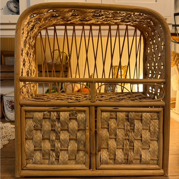 Wicker shelf/cupboard - Picture 1 of 5